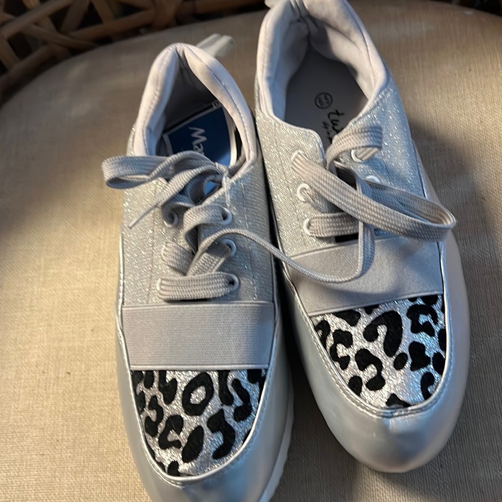 New Twisted Leopard Womens Sneakers 6.5 NWT